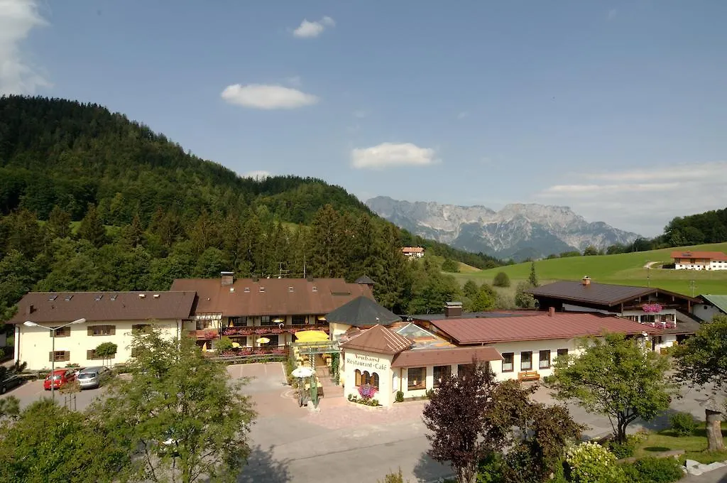 Hotel Neuhaeusl Superior contacts